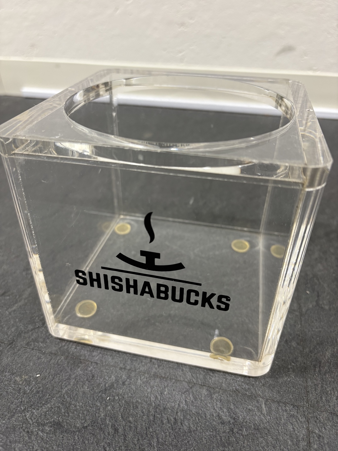 SHISHABUCKSロゴが入ったクリアアクリルベース