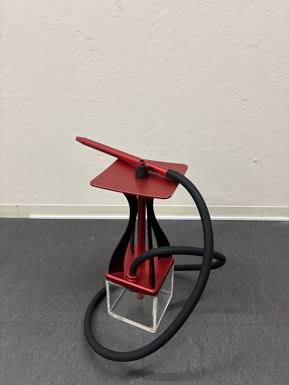 店舗OEM スクエアアクリルシーシャ Redを別角度から見た全体