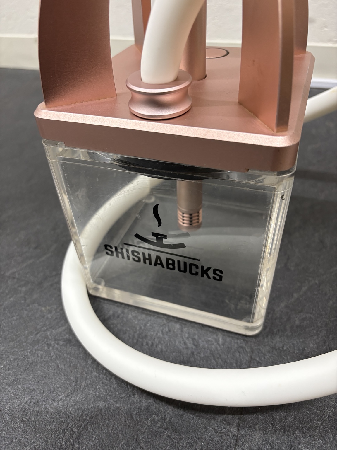 SHISHABUCKSロゴが確認できるアクリルベース